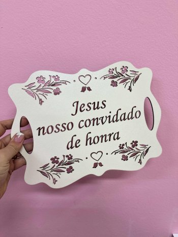 PLACA DE CASAMENTO 30X21 JESUS NOSSO CONVIDADO DE HONRA