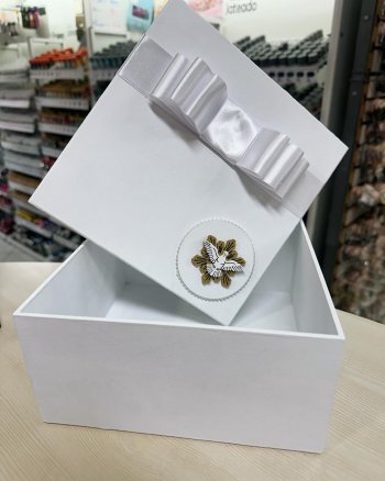 CAIXA 20X20X9 BRANCA COM APLIQUE - UNID