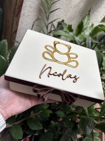 CAIXA 21X16 BRANCA COM APLIQUE - UNID