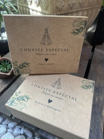 CAIXA 24X22 COM ESTAMPA E LAÇO - UNID