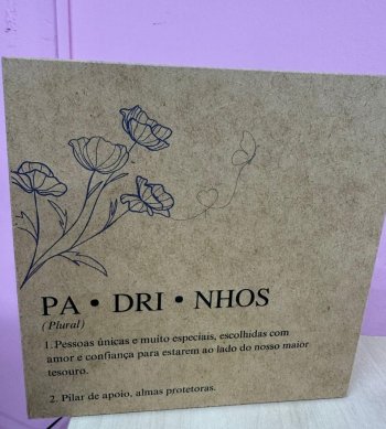 CAIXA 20X20X9 COM ESTAMPA PADRINHOS S/ CONVITE - UNID